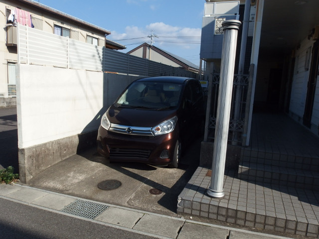 岡崎レジデンスの駐車場