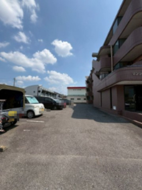 マンションリバーストーンの駐車場