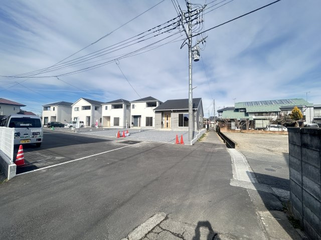 新築　前橋市下細井町第10-1　クレイドルガーデン　1号棟の前面道路含む現地写真|現地写真　南東側接道幅員約6ｍ