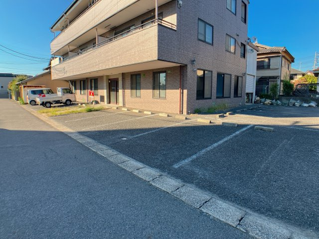 G&A喜治ビルの駐車場