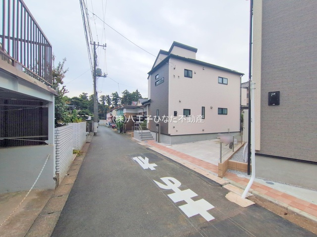 『八王子市新築戸建て』八王子市散田町2-53-8【仲介手数料無料】の前面道路含む現地写真|～仲介手数料無料☆八王子ひなた不動産～　八王子市散田町　新築戸建て