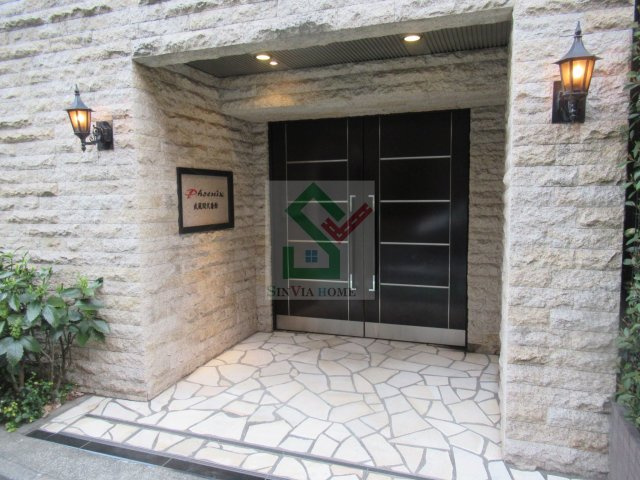 フェニックス武蔵関弐番館のエントランス