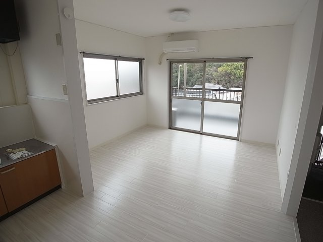 津崎マンションの居間・リビング|約10.5帖のリビングダイニング