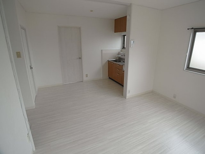 【居間・リビング】 | 津崎マンション | 広々したリビングスペース