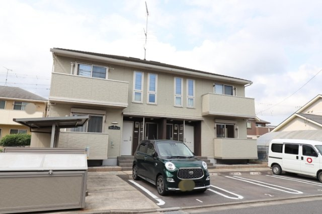 メゾン・コンフォースの駐車場|車をお持ちの方に嬉しい駐車場付きの物件です