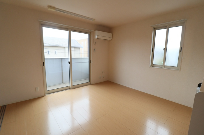 メゾン・コンフォースの居間・リビング|こちらのリビングで趣味の時間をお楽しみください