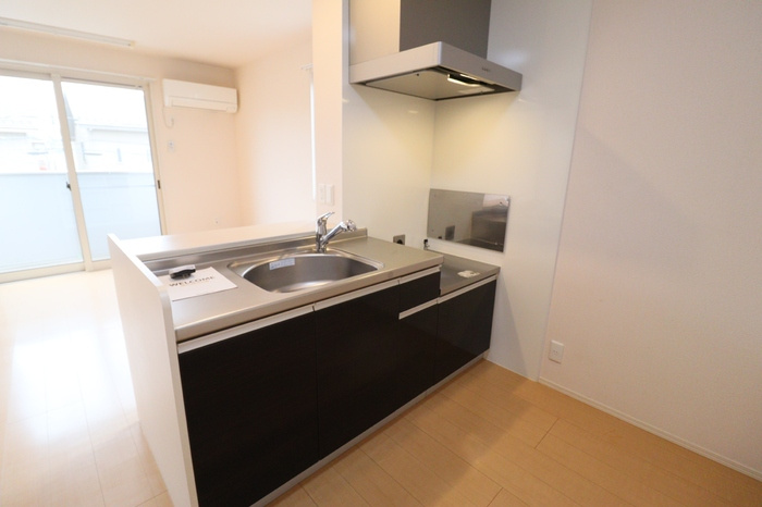 メゾン・コンフォースのキッチン|リビングを見渡せる人気の対面式キッチンです。