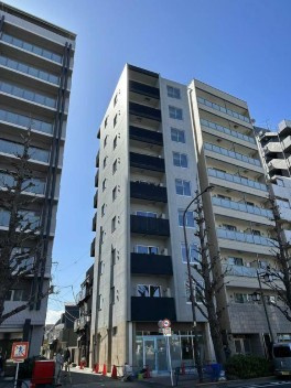 【外観】 | ＬｉｖｅＦｌａｔ新中野 | 鉄筋コンクリート造のがっちりとした建物。