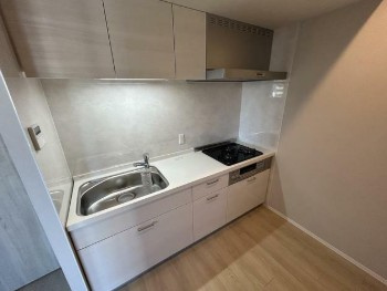 【キッチン】 | ＬｉｖｅＦｌａｔ新中野 | グリル付システムキッチン。