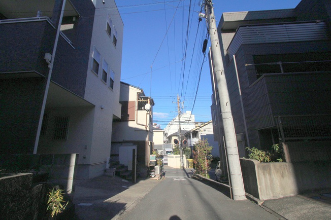 【前面道路含む現地写真】 | 和光市中央１丁目　中古一戸建住宅　（朝霞店） | 2025年12月5日撮影