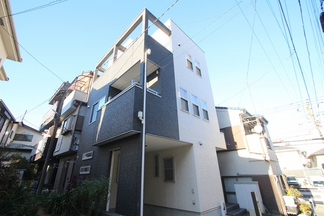 【間取り】 | 和光市中央１丁目　中古一戸建住宅　（朝霞店） | 2025年8月リフォーム完了の2LDK+S！
採光が確保された2階リビングはプライバシー保護もバッチリ◎