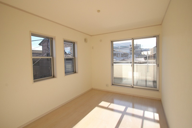 【寝室】 | 和光市中央１丁目　中古一戸建住宅　（朝霞店） | 2025年12月5日撮影/南東側6.0帖洋室
