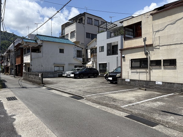 熱海市昭和町　月極駐車場