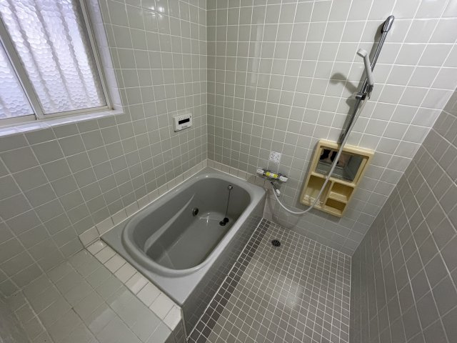 東区みどりが丘三丁目　中古戸建の浴室