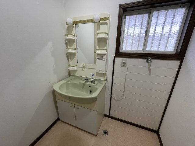 東区みどりが丘三丁目　中古戸建の独立洗面台