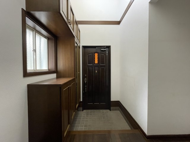 東区みどりが丘三丁目　中古戸建の玄関