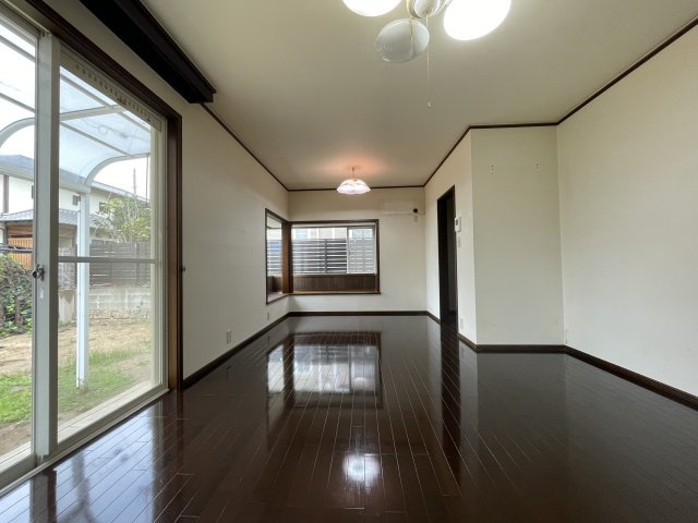 東区みどりが丘三丁目　中古戸建の居間・リビング