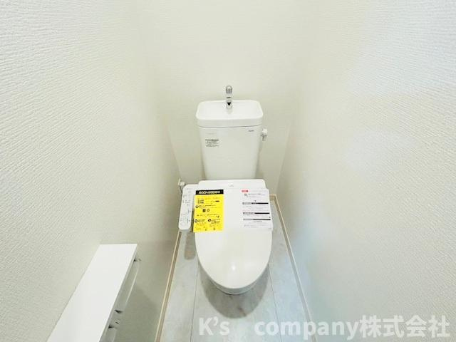 ◎藤沢市鵠沼海岸7丁目　新築戸建　1号棟のトイレ|白を基調とした清潔感のあるトイレ◇