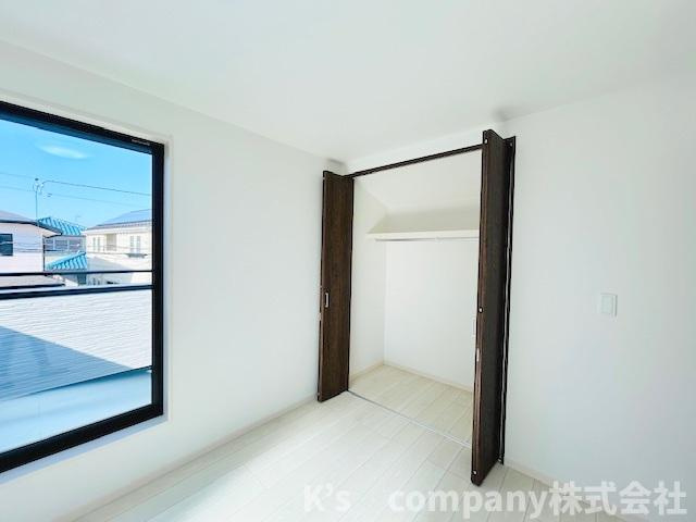 ◎藤沢市鵠沼海岸7丁目　新築戸建　1号棟の収納|洋室6.7帖の収納スペース◇