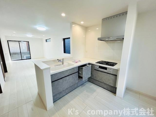 ◎藤沢市鵠沼海岸7丁目　新築戸建　1号棟のキッチン|L字型の使い勝手の良いシステムキッチン☆