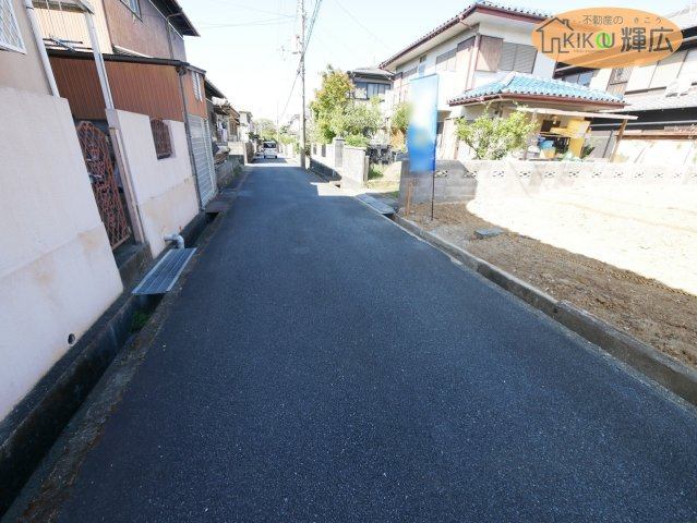 加古川市山手2丁目　土地の前面道路含む現地写真