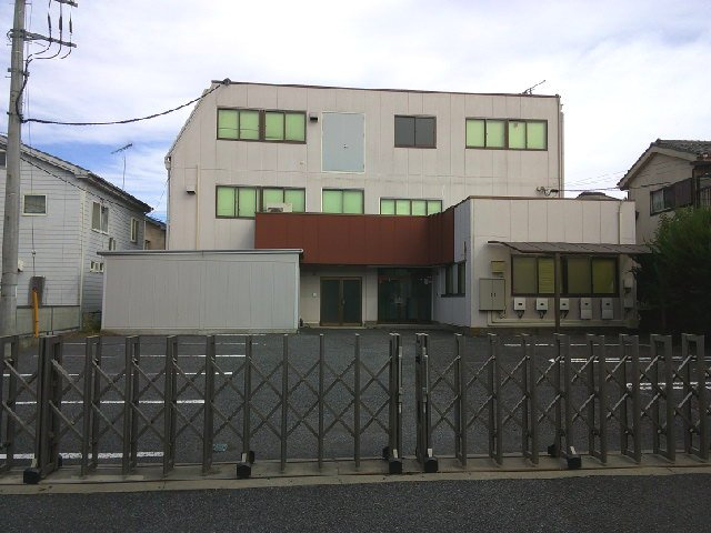 八王子市楢原町の倉庫の外観