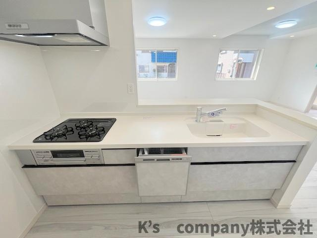◎藤沢市鵠沼海岸7丁目　新築戸建　2号棟のキッチン|爽やかな白いシステムキッチン☆