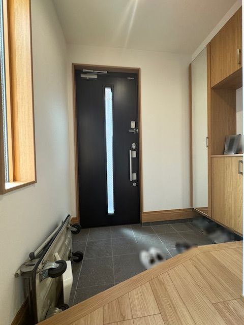 中川区柳川町戸建の玄関