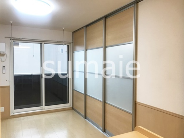 Will Squareの居間・リビング|オシャレな引き戸です。