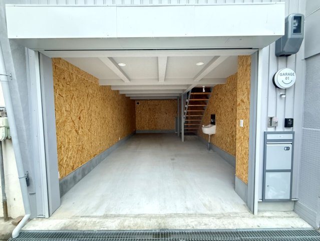 香里園ガレージハウスのその他共用部分|毎日通るエントランスはこのようになっています