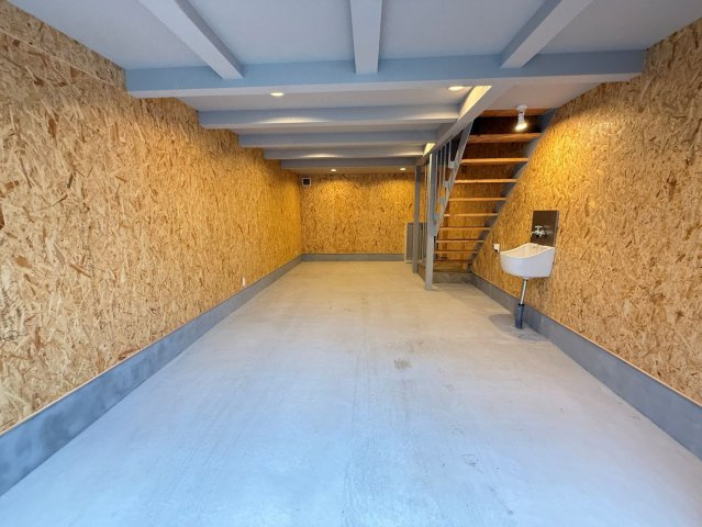 香里園ガレージハウスの駐車場|駐車場に車を止められます