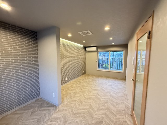 香里園ガレージハウスの居間・リビング|ゆったりとした居間です