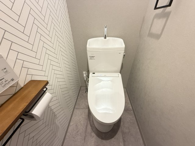 香里園ガレージハウスのトイレ|清潔感のあるトイレです