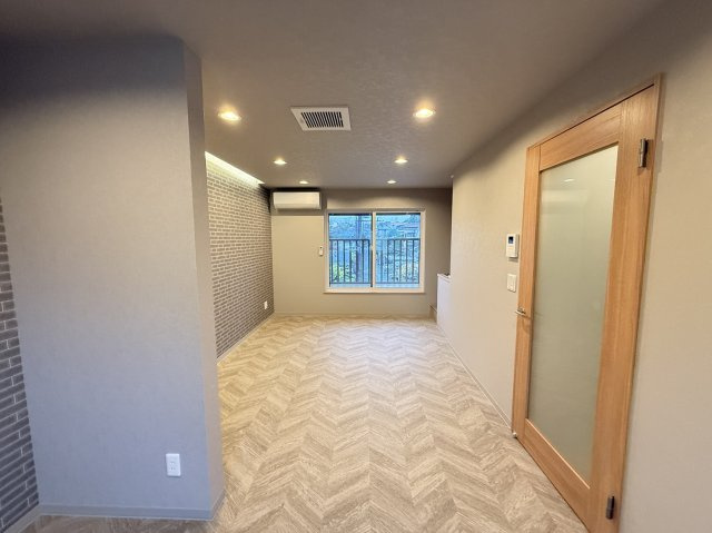 香里園ガレージハウスの居間・リビング|使いやすい居間です