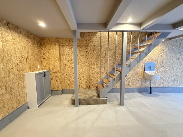 香里園ガレージハウスの駐車場|カースペースがあります