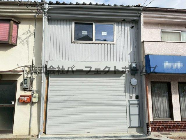 香里園ガレージハウスのエントランス