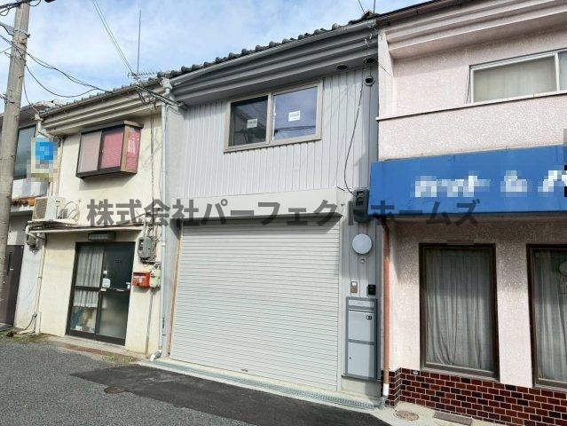 香里園ガレージハウスの外観