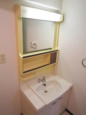 【洗面所】 | メルシーハイムⅡ | 洗髪洗面化粧台で忙しい朝にも寝癖の付いた頭にも優しい☆お化粧するときにも大活躍です♪