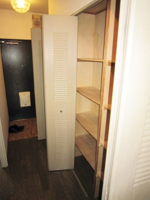 【収納】 | メルシーハイムⅡ | 廊下にある収納スペースです☆シューズボックスに入りきらないブーツや、バッグなどの小物も収納できますね♪