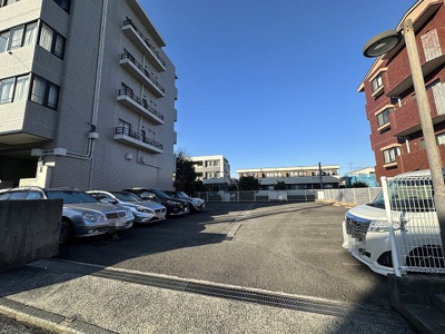 【駐車場】 | メルシーハイムⅡ | いつでも目の届く敷地内に駐車場があります♪お車をお持ちのファミリーさんにオススメです☆