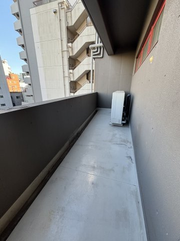 リードシー東上野ビルのバルコニー