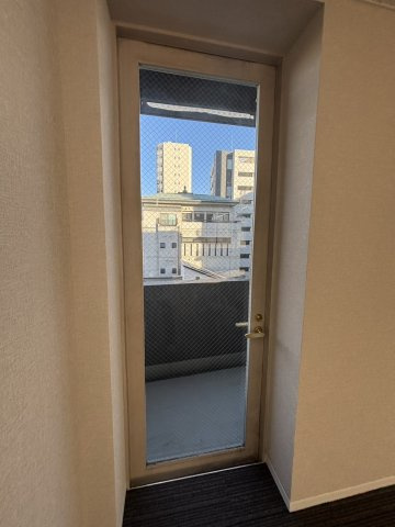 リードシー東上野ビルのバルコニー