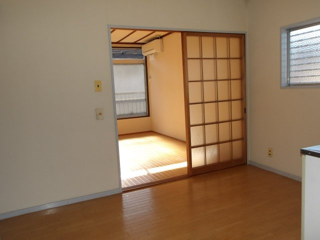 サニーハウスの居間・リビング