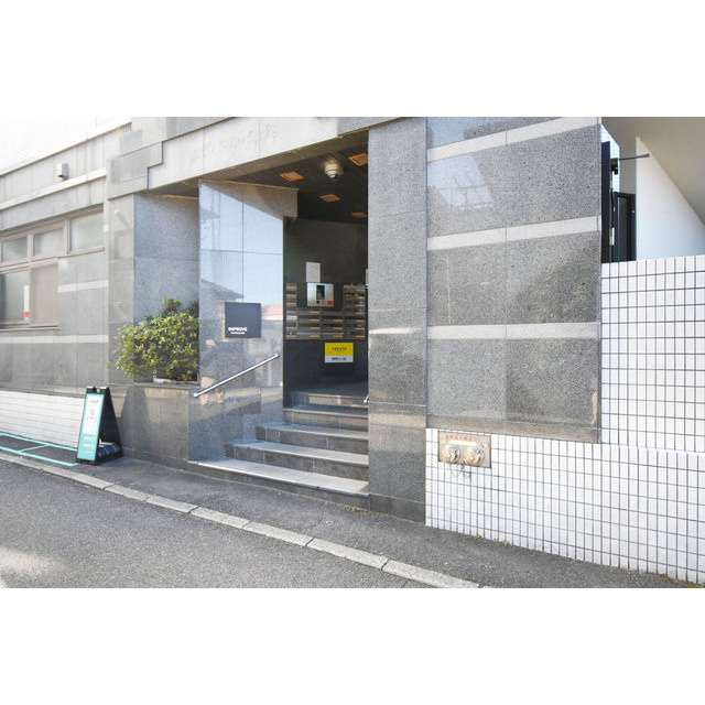 インプルーブ滝野川のエントランス