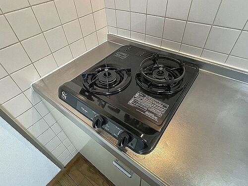 メゾン板橋本町の設備|2口ガスコンロ　※前回募集時2023年8月撮影