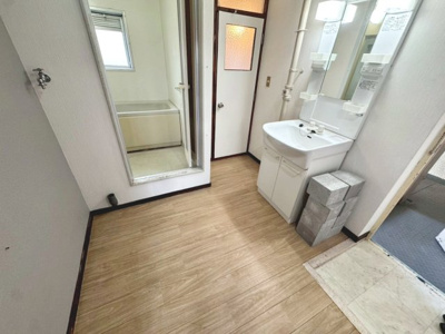 【独立洗面台】 | 泉北槇塚台住宅９号棟 | 朝の支度にも助かる、独立の洗髪洗面化粧台