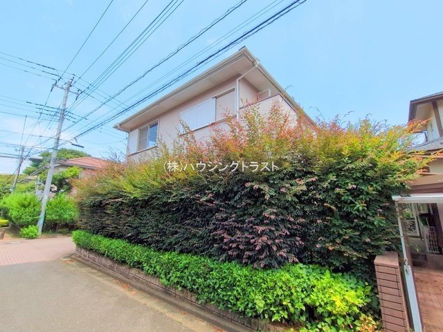 仲介手数料無料　所沢市中富南4丁目・リフォーム済中古戸建の前面道路含む現地写真