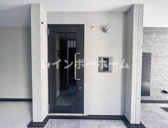 Claudia Senjuのエントランス