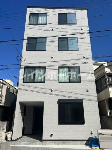 Claudia Senjuの外観