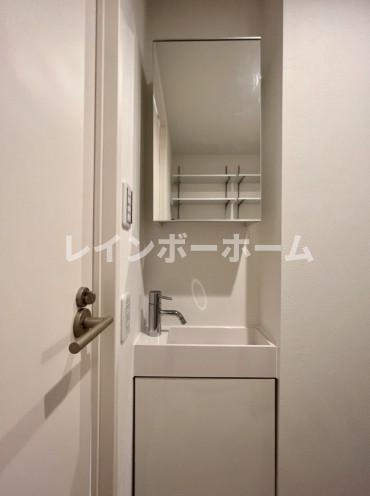 Claudia Senjuの独立洗面台